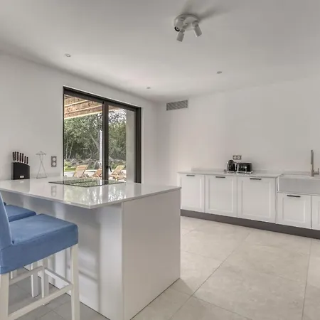 Luxurious Facing The Baie Des Canebiers Villa Saint-Tropez
