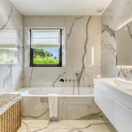 Villa Luxurious Facing The Baie Des Canebiers Saint-Tropez